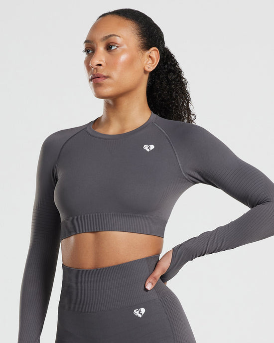 Power Crop Top de Manga Larga Grafito para Mujer vista frontal