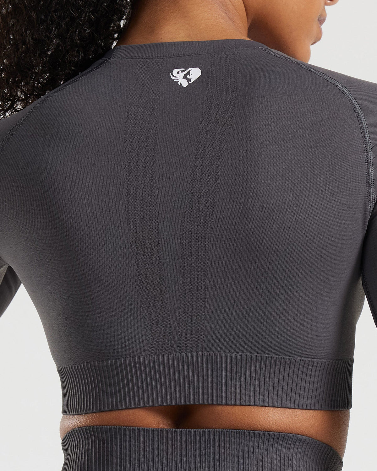 Power Crop Top de Manga Larga Grafito para Mujer estilo fitness