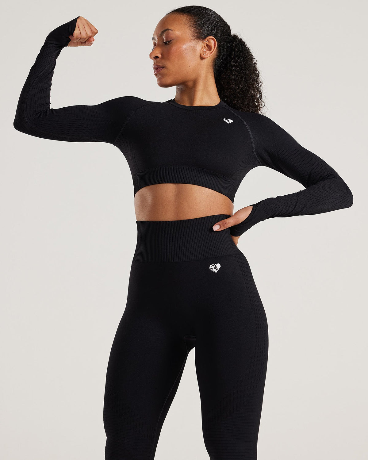 Power Top Corto de Manga Larga Negro para Mujer look urbano