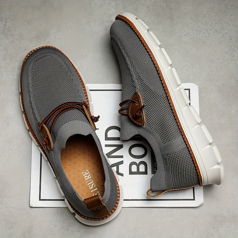Mocasín Deportivo Flex para Hombre combinado con jeans