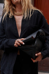 Camisa Oversize Texturizada Negra para Mujer detalle de textura