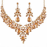 Conjunto de Collar y Pendientes de Hojas y Gotas con detalles