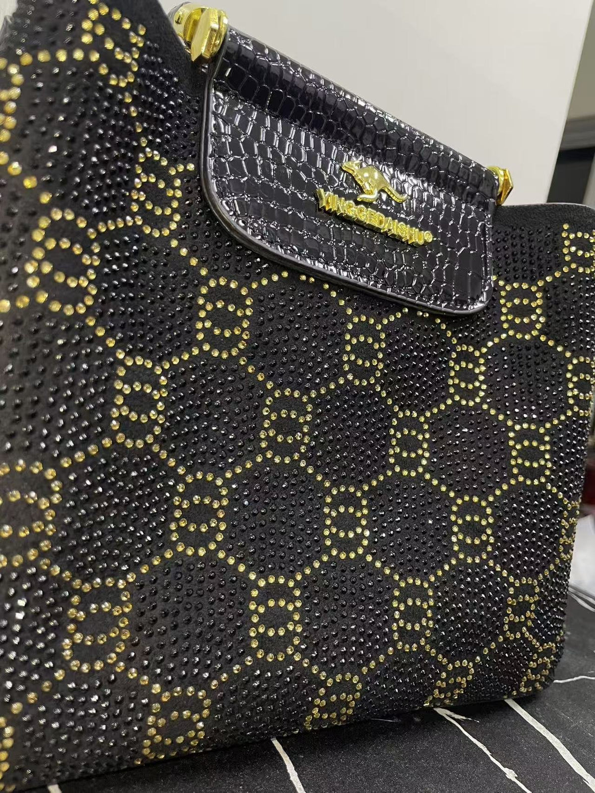 Bolso Minimalista para Mujer con Pedrería Termoadhesiva brillante