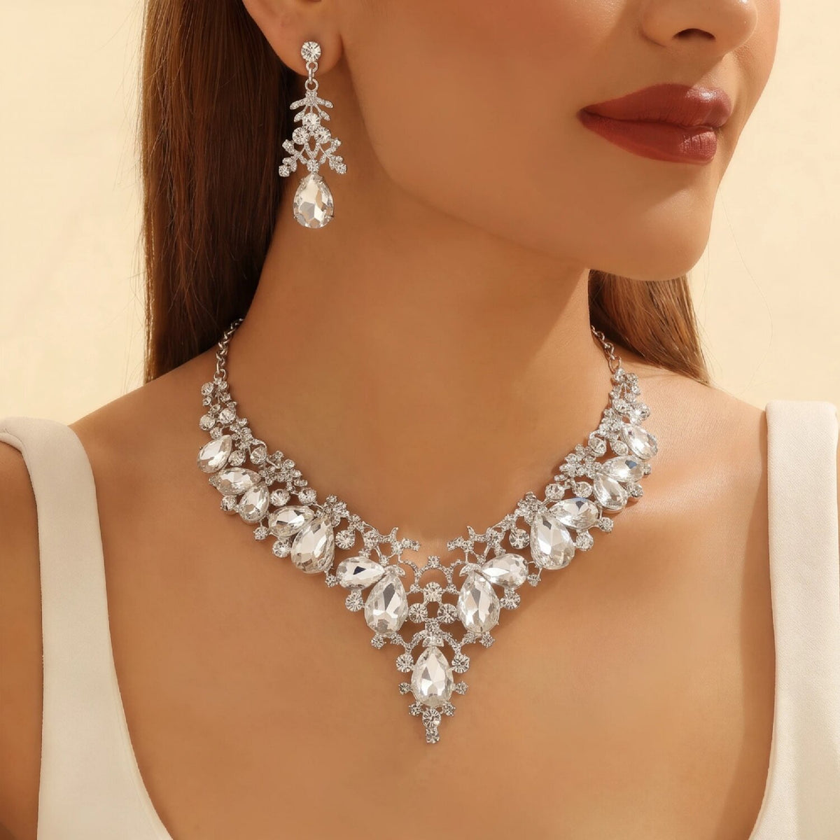 Conjunto de Collar y Pendientes de Hojas y Gotas brillante