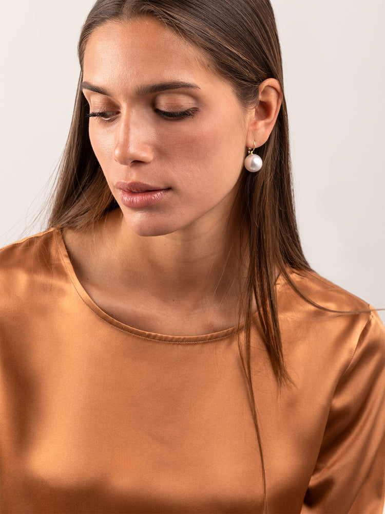 Blusa Satinada Camel para Mujer vista frontal