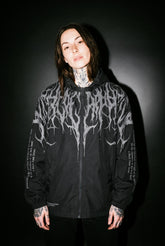 Chaqueta Streetwear Dark Graphic para Mujer detalle frontal
