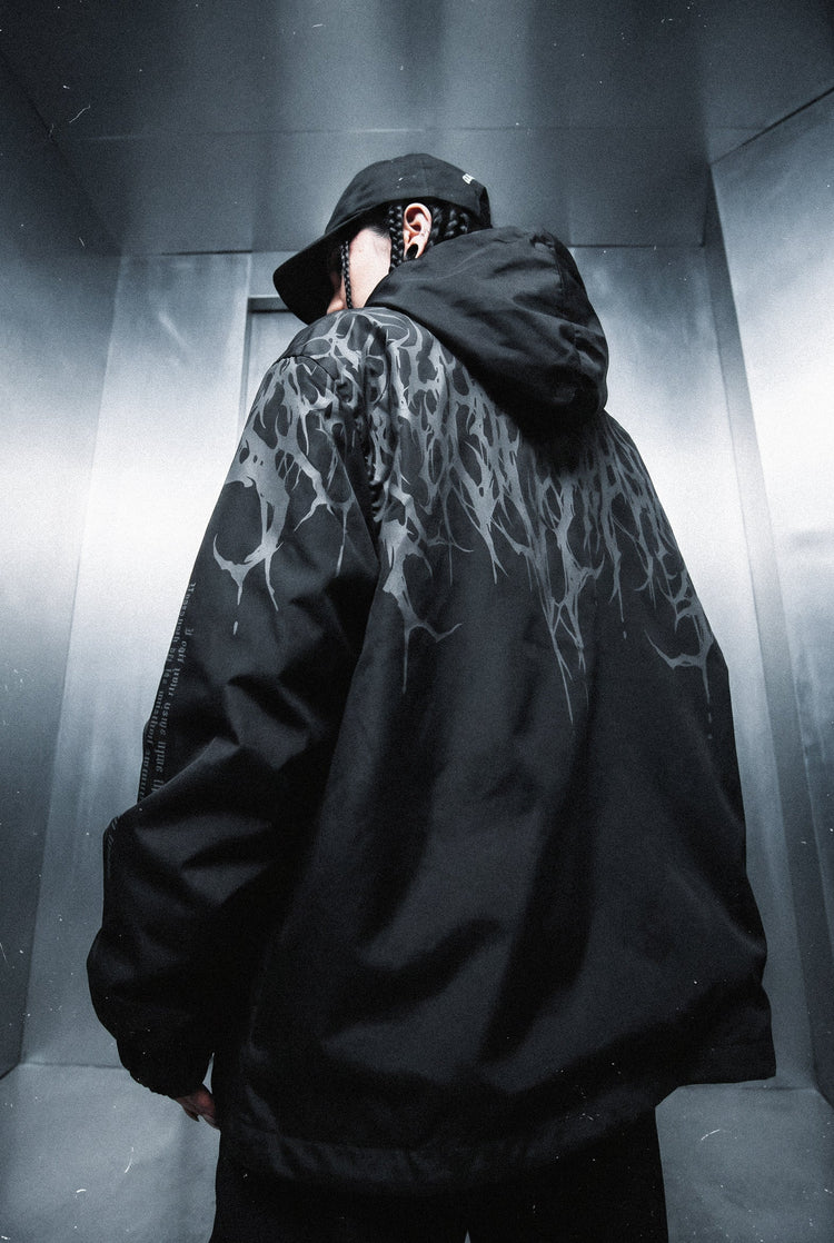 Chaqueta Streetwear Dark Graphic para Mujer look moderno