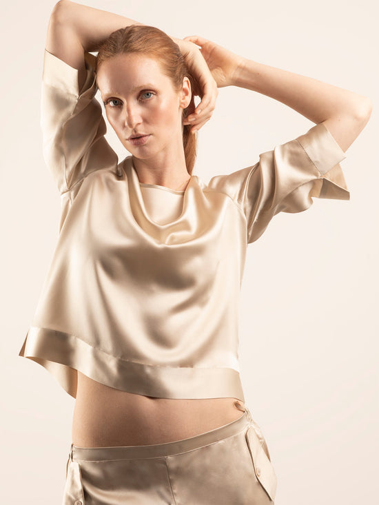 Blusa Satinada Champagne para Mujer vista frontal