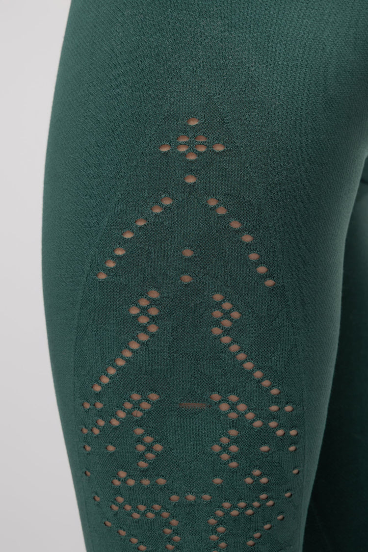 Leggings Verde Esmeralda con Detalle Perforado para Mujer cómodos