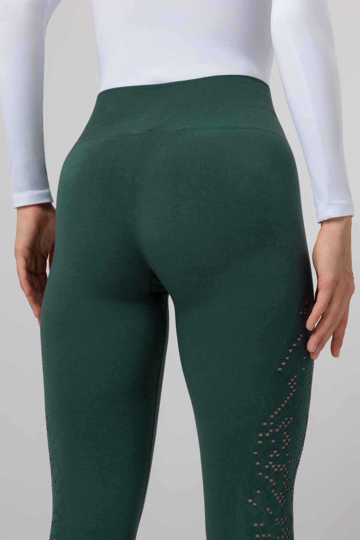 Leggings Verde Esmeralda con Detalle Perforado para Mujer de moda