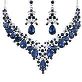 Conjunto de Collar y Pendientes de Hojas y Gotas delicado