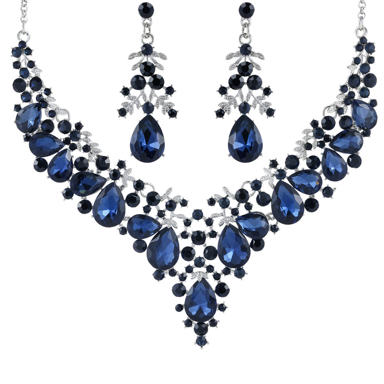 Conjunto de Collar y Pendientes de Hojas y Gotas delicado